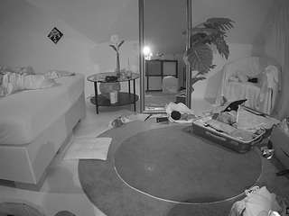 voyeurcam-julmodels-whitebed-6