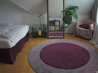  voyeurcam-julmodels-whitebed-6 chat room