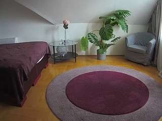 voyeurcam-julmodels-whitebed-6