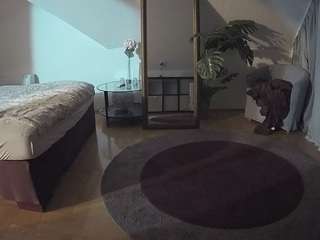 voyeurcam-julmodels-whitebed-6