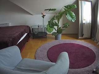 voyeurcam-julmodels-whitebed-6