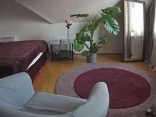voyeurcam-julmodels-whitebed-6 camsoda