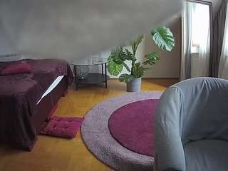 voyeurcam-julmodels-whitebed-6 camsoda