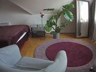 voyeurcam-julmodels-whitebed-6