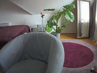 voyeurcam-julmodels-whitebed-6 camsoda