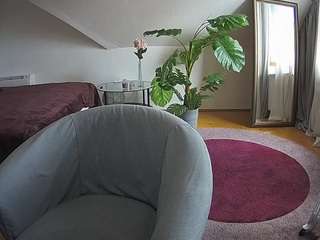 voyeurcam-julmodels-whitebed-6 camsoda