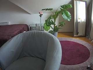 voyeurcam-julmodels-whitebed-6 camsoda