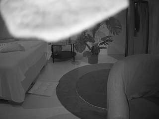voyeurcam-julmodels-whitebed-6 camsoda