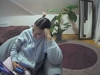 voyeurcam-julmodels-whitebed-6 camsoda