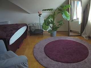 voyeurcam-julmodels-whitebed-6 camsoda