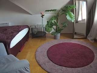 voyeurcam-julmodels-whitebed-6 camsoda