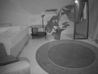 voyeurcam-julmodels-whitebed-6 camsoda