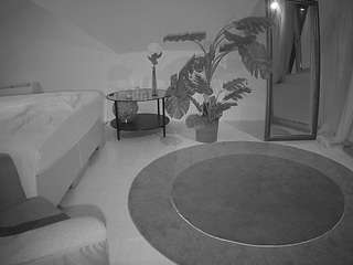 voyeurcam-julmodels-whitebed-6 camsoda