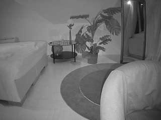 voyeurcam-julmodels-whitebed-6 camsoda