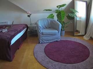 voyeurcam-julmodels-whitebed-6 camsoda