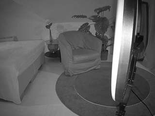 voyeurcam-julmodels-whitebed-6 camsoda