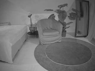 voyeurcam-julmodels-whitebed-6 camsoda