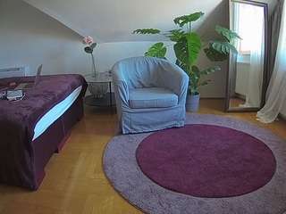 voyeurcam-julmodels-whitebed-6 camsoda