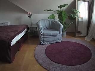 voyeurcam-julmodels-whitebed-6 camsoda