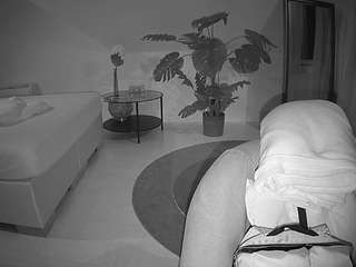 voyeurcam-julmodels-whitebed-6