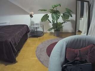 voyeurcam-julmodels-whitebed-6 camsoda