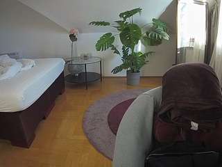 voyeurcam-julmodels-whitebed-6