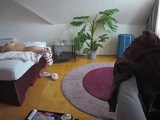 voyeurcam-julmodels-whitebed-6