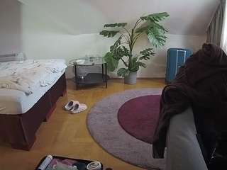 voyeurcam-julmodels-whitebed-6