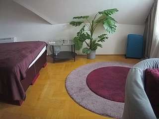 voyeurcam-julmodels-whitebed-6