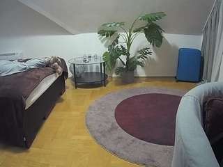 voyeurcam-julmodels-whitebed-6