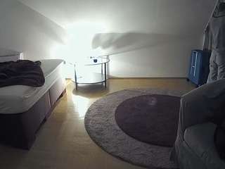 voyeurcam-julmodels-whitebed-6