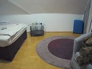 voyeurcam-julmodels-whitebed-6 webcam