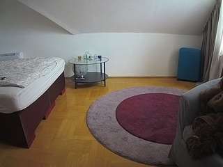 voyeurcam-julmodels-whitebed-6 camsoda