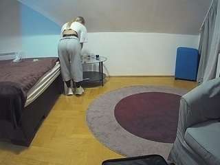 voyeurcam-julmodels-whitebed-6 camsoda