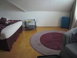 voyeurcam-julmodels-whitebed-6