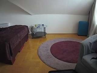 voyeurcam-julmodels-whitebed-6