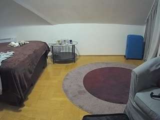 voyeurcam-julmodels-whitebed-6