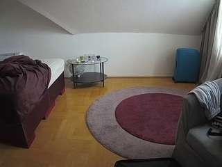 voyeurcam-julmodels-whitebed-6