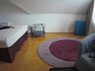 voyeurcam-julmodels-whitebed-6