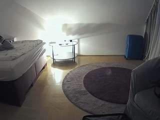 voyeurcam-julmodels-whitebed-6