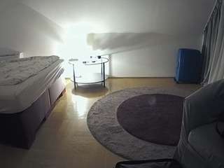 voyeurcam-julmodels-whitebed-6