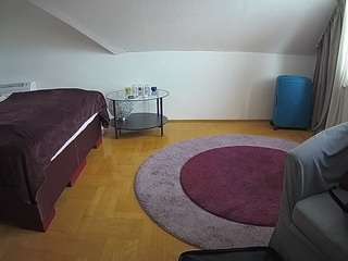 voyeurcam-julmodels-whitebed-6's CamSoda show and profile