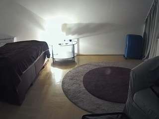 voyeurcam-julmodels-whitebed-6's CamSoda show and profile