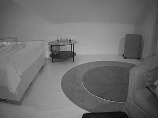 voyeurcam-julmodels-whitebed-6's CamSoda show and profile