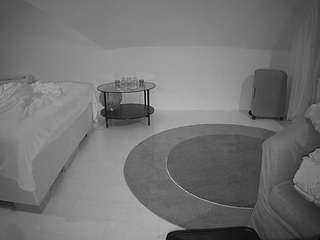 voyeurcam-julmodels-whitebed-6's CamSoda show and profile