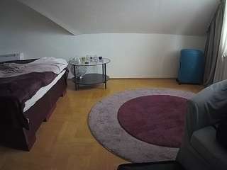 voyeurcam-julmodels-whitebed-6's CamSoda show and profile