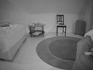 voyeurcam-julmodels-whitebed-6's CamSoda show and profile