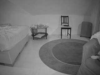 voyeurcam-julmodels-whitebed-6's CamSoda show and profile