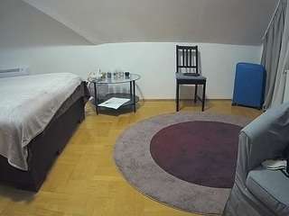 voyeurcam-julmodels-whitebed-6's CamSoda show and profile