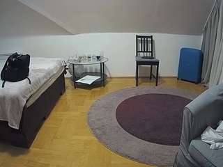 voyeurcam-julmodels-whitebed-6's CamSoda show and profile